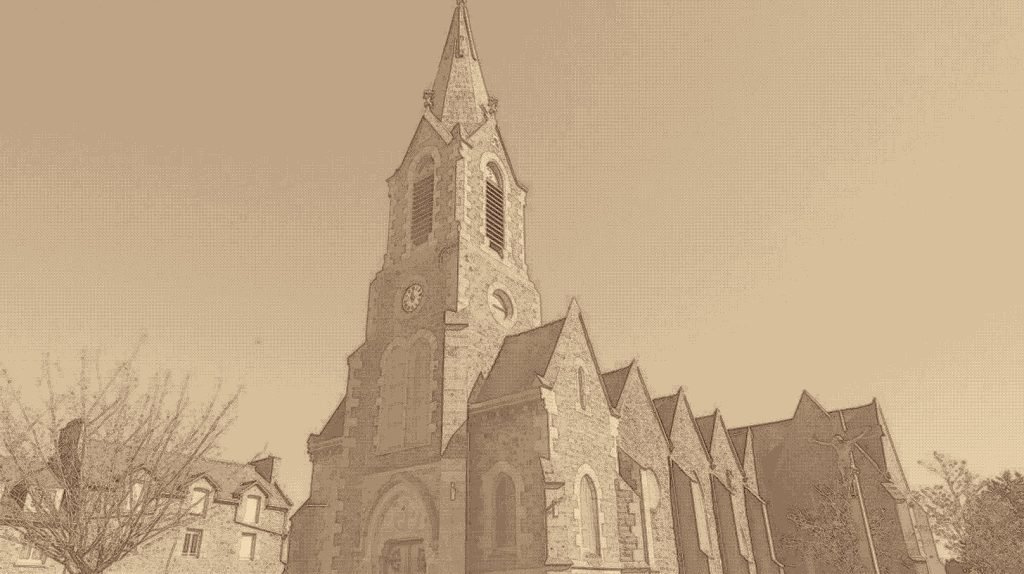 Clocher à flèche et façade de Notre-Dame du Guildo à Saint-Cast-le-Guildo, illustration sépia
